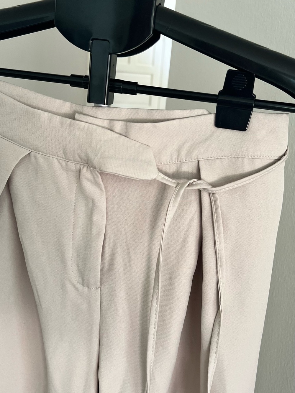 New never worn. Wide Leg Tie-Waist Pants - Cream size medium - Picture 6 of 9